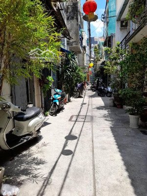 bán nhà q1 giá 6.8 ty đuong võ văn kiệt nha khu trung tâm đương rông thênh thang