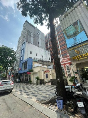 giảm nhanh 18 tỷ. dòng tiền 128tr. nhà mt ung văn khiêm. 19 x 43m. giá 173 về 155 tỷ.