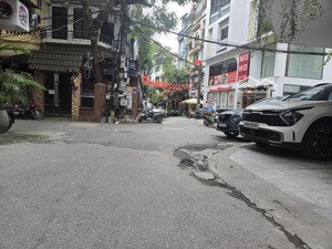 gấp. bán nhà ngõ 36 đào tấn.dt92m2x4t. 8p ngủ. 10m ô tô tránh, ngõ thông. dòng tiền 45tr/tháng.