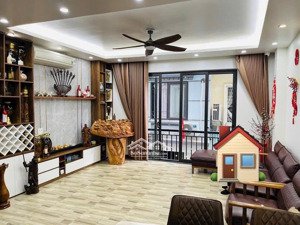nhà đẹp - khu phân lô vip - ôtô 16 chỗ qua nhà - 7 chỗ ngủ trong nhà - đỗ ngày đêm- lạc long quân