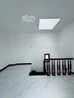 khuyến lương nhà mới kính koong ,32m2, 5 tầng,có sân rộng, sổ a4. giá kịch sàn 6.2t có tl