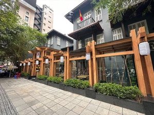 cho thuê nhà mp hai bà trưng, diện tích 180m2 x 3 tầng, mặt tiền 11m, vị trí đẹp, view nhà hát lớn