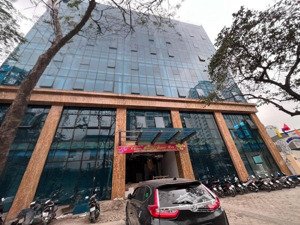 tòa nhà văn phòng 250m ,3 thoáng,vỉa hè dài 10m,rộng 5 mét. chỉ từ 200 tỷ có thương lượng.