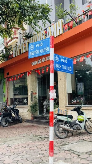 nguyễn khuyến văn quán. phân lô, vỉa hè, kinh doanh. dt 86m2, mt 4,5m. giá 20tỷ. thuê 30tr/tháng