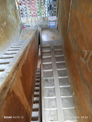 ô tô đỗ chân cầu thang - tập thể trung tâm, hai bà trưng - sát công viên tuổi trẻ - full nội thất