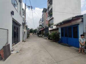 bán đất hxh 6m ngay sát kdc hồng long, quốc lộ 13, dt: 4.25x13.8m (58.6m2) giá 5tỷ 860 sổ hồng