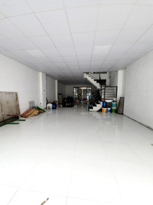 cho thuê căn lk geleximco, hoàn điện cơ bản, có tời hàng giá 13 triệu/ tháng