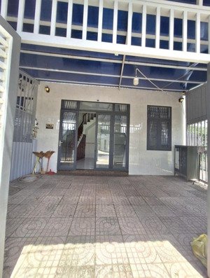 bán gấp nhà vườn sân rộng quốc lộ 1a - bến lức 80m2 1tỷ350