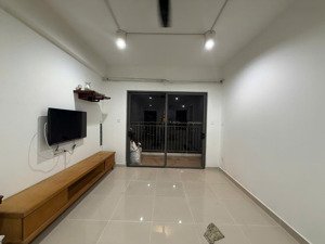 cực hiếm, 3 phòng ngủ nội thất cơ bản, chỉ 18,5 triệu.ban công dài và view lm81, tại the sun avenue