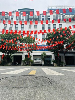 bán liền kề belleville nguyễn chánh - mạc thái tổ. 120m. 6 tầng. mt 6m. 62.8 tỷ. lh 