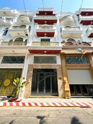 cần bán gấp siêu phẩm 5 tầng mã lò- sát tân phú , diện tích 4.5x13m