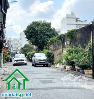 chỉ 4,4 tỷ hẻm 3 gác gần trường chinh 43m2 (4*11m) 2 tầng btct kết cấu: 1 trệt 1 lầu đúc btct