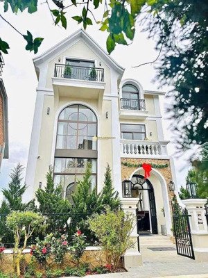 siêu phẩm villa view rừng thông - đà lạt ngang 12m - 4 tầng - full nt dt: 224m2, giá: 38 tỷ