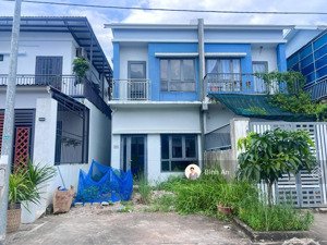 duy nhất 1 căn song lập 1 trệt 1 lầu kđt oasis, trục đường thông, dân ở đông, sổ sẵn, hỗ trợ vay