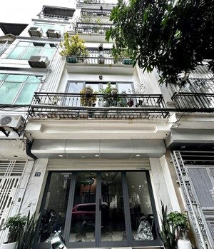 nhà riêng tại phố hoàng cầu 65m2 giá hơn 18 tỷ ô tô đỗ cửa vào nhà, 4pn, 4wc khu víp dân trí cao.