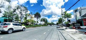 bán 420m2 đất tặng luôn nhà cấp 4, mặt tiền đường ngô quyền - tp cà mau