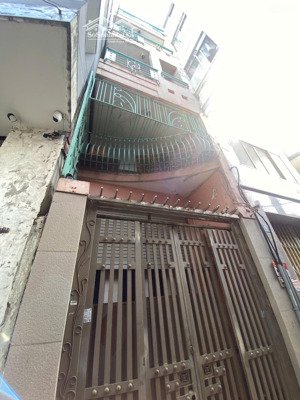 cho thuê nhà mt thụt số 4 đề thám, q1 dt: 3.1x14m 1 trệt 1 lửng 2 lầu st có 5pn - 3wc