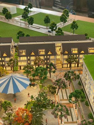 so sánh mua nhà phố eco palace vs nhà phố cũ bmt