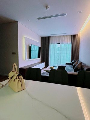 gia đình cần tiền gấp nên bán nhanh căn hộ chung cư the sun mễ trì, căn 3 ngủ giá 7,4 tỷ