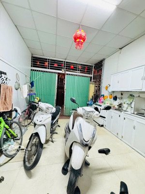 tôi cần bán gấp căn nhà ở hoàng liệt . diện tích 63m, 4 tầng , mặt tiền 4m,