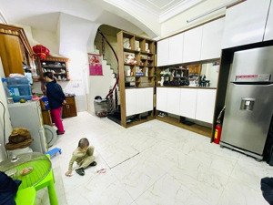 ngõ nông ba bước ra oto tránh, nhà dân xây kcbt chắc chắn, tặng full nt. dt 30m5t mt4,1m giá 6,5 ty