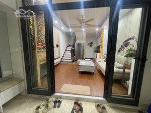 bán nhà đống đa 6 tầng nhỉnh 9tỷ có sân để xe riêng.