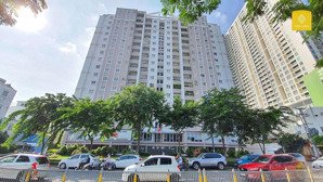 nhượng lại văn phòng 80m2 - 331 bến vân đồn, full view sông, xe hơi đỗ cửa.giá 24tr/t. không phí ql