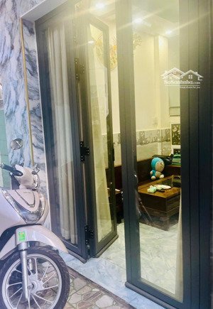 do muốn chuyển sang căn hộ cc , mình cần bán căn nhà đường đoàn văn bơ, p. xóm chiếu, q.4