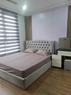 chính chủ bán căn 2n tòa t4 times city dt 76m2 ban công nam,có slot ô tô trong hđmb .lh :0987788878