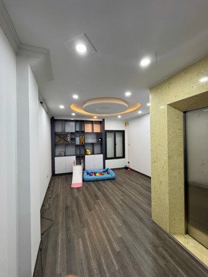 cần tiền gấp cắt lỗ bán nhà riêng xây 5 tầng ngõ ô tô đi vào .giá cắt lỗ 15tỷ200tr.