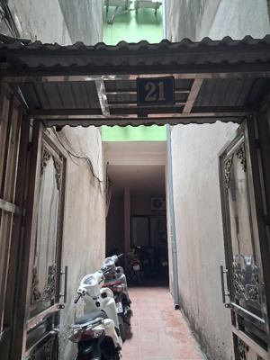 nhà xây 5 tầng, đang cho thuê 9 phòng với doanh thu 45 triệu/ tháng. tầng 1 để xe và phòng 30m