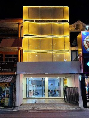 gấp cho thuê mặt tiền võ văn tần nhà đẹp, vị trí đắc địa ngang 8m giá chỉ 4x triệu