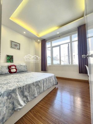 căn hộ tách bếp máy giặt riêng cửa sổ ngay tân bình gần quận 1