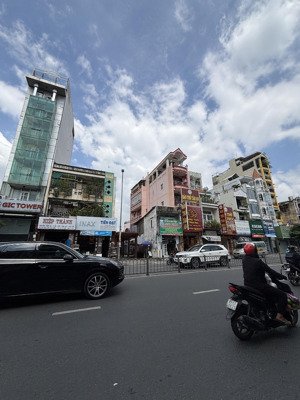 nhà mặt tiền bạch đằng p24 bình thạnh. 4 x 20m. 75m2. kc: 1 trệt 4 lầu sân thượng. giá 21.5 tỷ