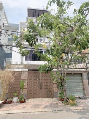 bán biệt thự 6pn tại phường 4, quận 8, hồ chí minh, 20 tỷ vnd, 108m2, kế bên tttm pracmall