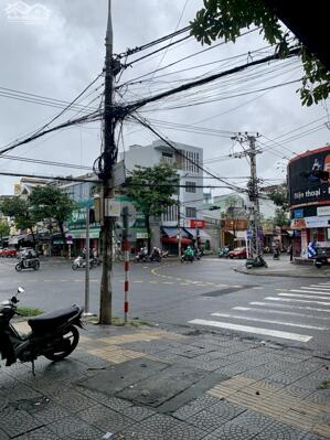 ̂̀ ́ ĐẤT - ́ ̀ - ̉ ̂ •Diện Tích : 200m2 ( Nở Hậu ) •Vị Trí : Siêu Đắc Địa - Gần Ngã Tư •Hướng Tây •