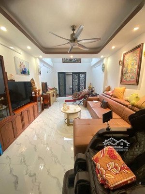 nhà riêng phú thượng-tây hồ. 4 tầng x 38m.nhà xây được 3 năm vẫn còn mới.khách mua về ở luôn.9.6 tỷ