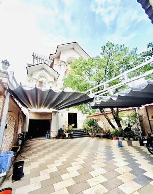 gấp định cư "35 tỷ giảm về 31.5 tỷ - bán gấp siêu biệt thự sân vườn 270m2 - khu vip nguyễn văn đậu