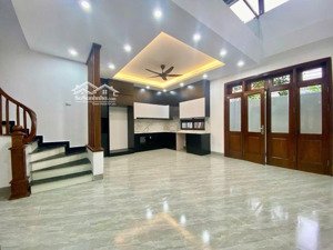 nhà phố ngọc lâm, 6 tầng thang máy - full nội thất sang xịn - mặt tiền rộng đẹp.