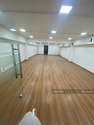 cho thuê nhà mp ngụy như - thanh xuân, dt 100m*4 tầng, thông sàn, giá thuê 65 triệu