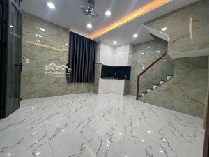 nhà đẹp 3 tầng - 2 phòng ngủ - gần mặt tiền - trần quang khải