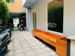 văn phòng trống suốt như hình, có kho riêng. ngay đối diện sân bay tân sơn nhất, cổng sau garden