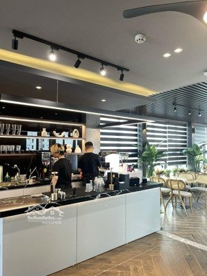 nhà mặt phố nguyễn văn cừ , 9 tầng, mặt tiền quyền lực, vỉa hè siêu rộng