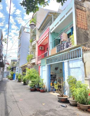 bán nhà gần chợ cây quéo - 78m2 ngang 4.5m - hxh - nhỉnh 12 tỉ thương lượng