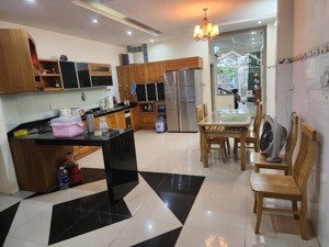 20tr/tháng. nhà 2,5 tấm,đường minh mạng,3 phòng ngủ,đường 15m,sát phường ngũ hành sơn,đầ nẵng