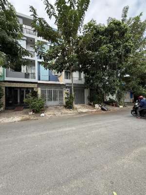 bán nhà mặt phố tại đường số 28, tân phong, quận 7, hcm, 13,6 tỷ, giá ưu đãi