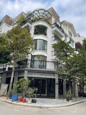 cho thuê biệt thự hải âu , vin 1 . dt: 150m * 4 tầng .mt : 9m . 5 pn . giá siêu rẻ ; 22 triệu/tháng