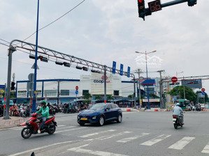 bán nhà mới xây- ngay ngã tư thủ đức- 2 tầng hoàn công đủ- dtsd 63m2- hxh tận nhà- 5.85 tỷ