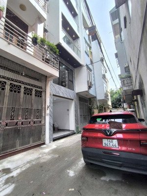 nhà 7 tầng thang máy full đồ ngõ ô tô ngay phố sài đồng đường thông thương - thiết kế 4 ngủ rộng.