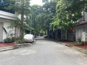 bán nhà 5 tầng,50m full nội thất,phân lô,vỉa hè,oto tránh dv đào đất,kiến hưng,hà đông nhỉnh 14 tỷ